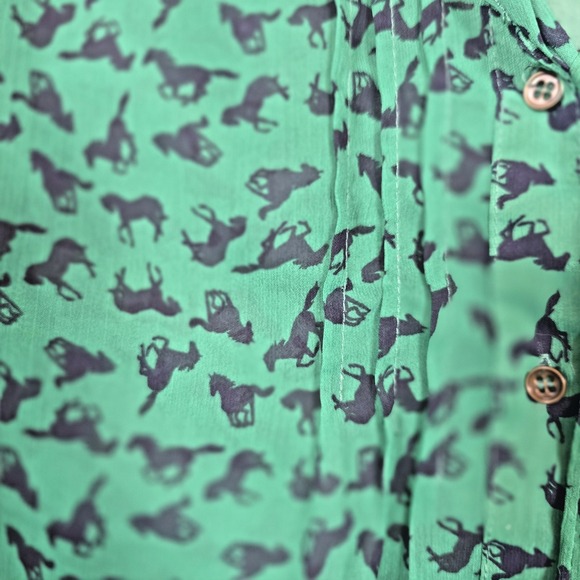 Sheer Green Navy Horse Print Chiffon V-Neck Tie Top 3/4 Sleeves Xhilaration S - Picture 2 of 9
